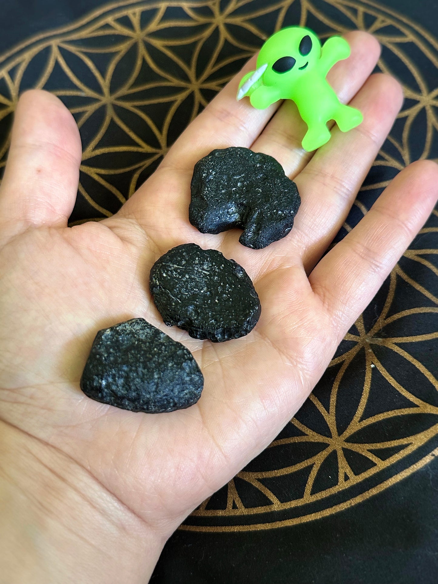 BLACK TEKTITE