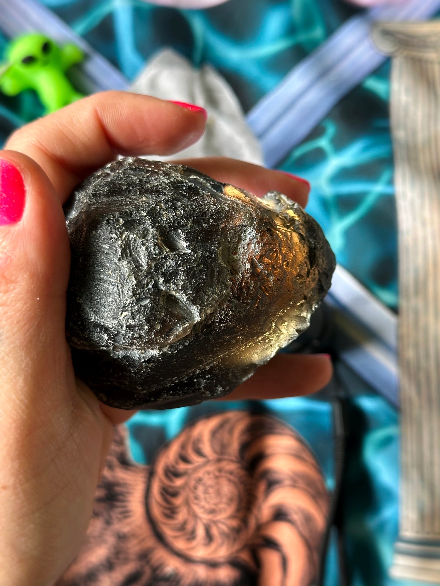 185g. COLOMBIANITE