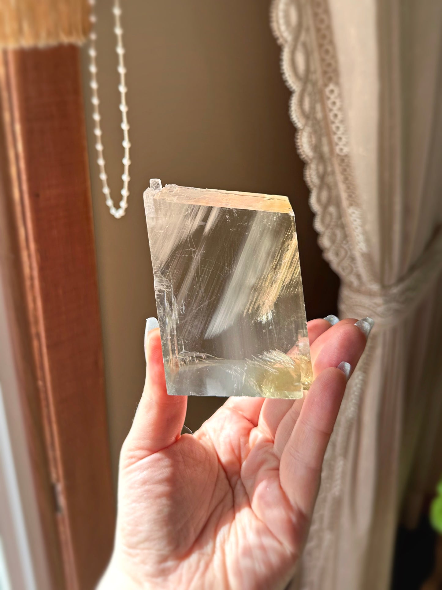 400g. GOLDEN OPTICAL CALCITE