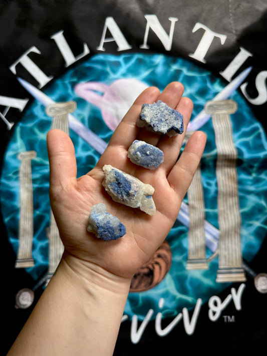 DUMORTIERITE IN QUARTZ