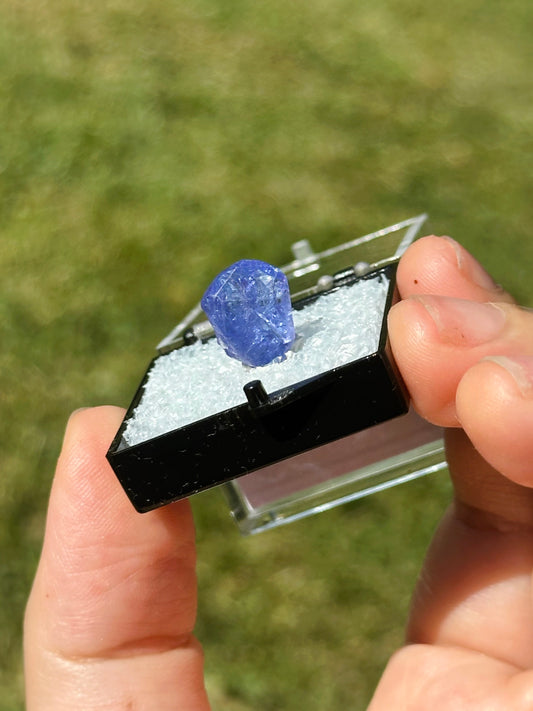 8ct. TANZANITE