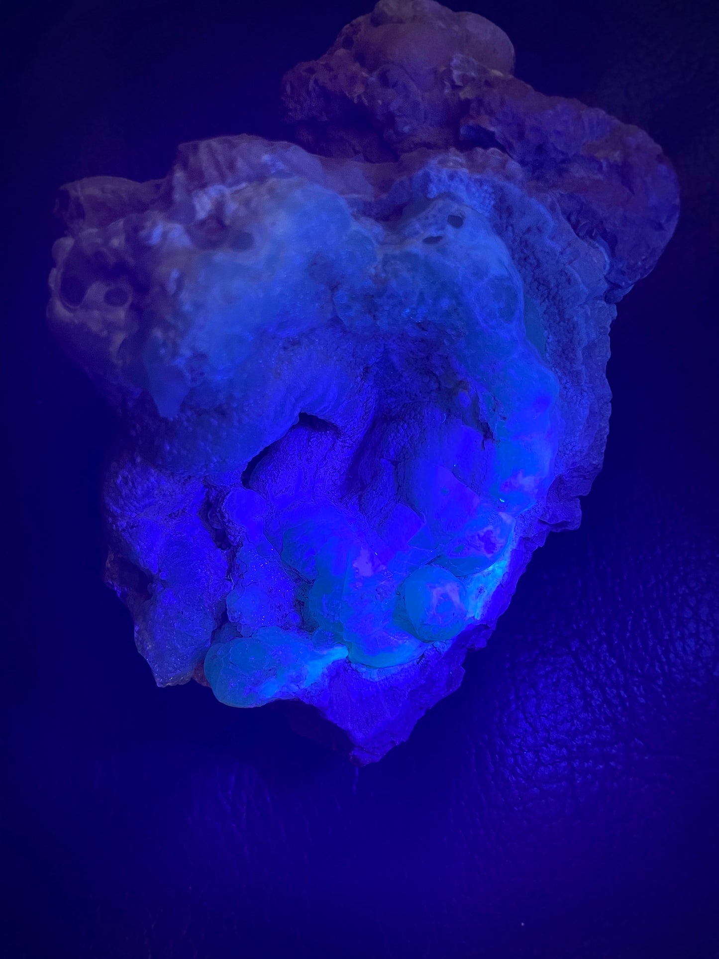 223g. UV HYALITE OPAL